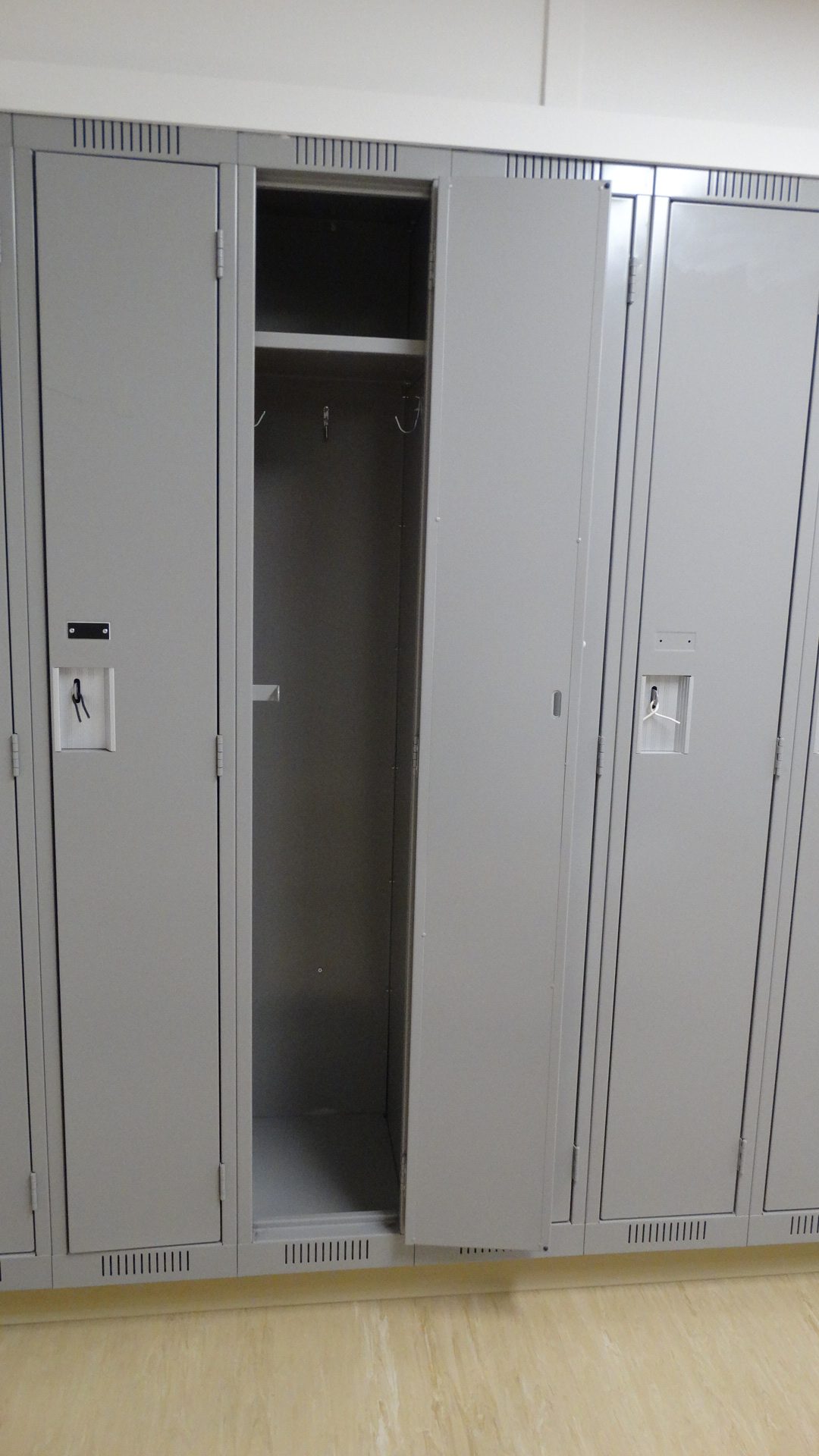 Picture 4 Trailer Spotlight Locker Room Trailer